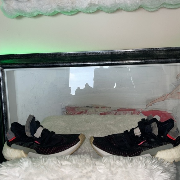 Adidas Black and White Sneakers a bit of leather trip some discoloration - Picture 3 of 6